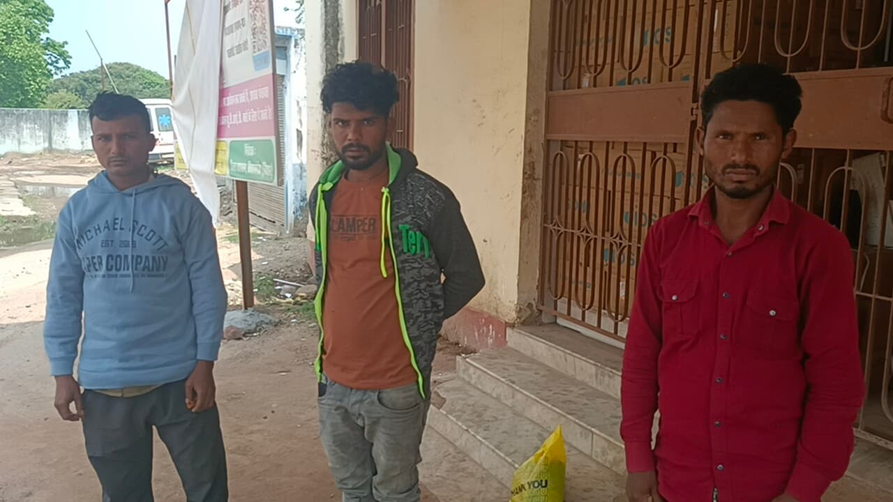 पति ने धारदार हथियार से पत्नी की हत्या की