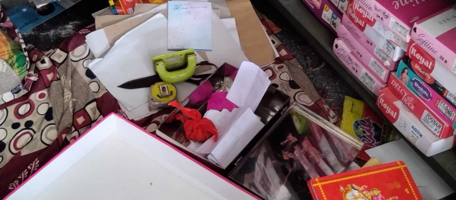 एक ही रात में दो दुकानों को बनाया निशाना, लाखों का सामान पार