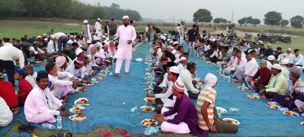 इफ्तार पार्टी आपसी भाइचारे का देता है पैगाम