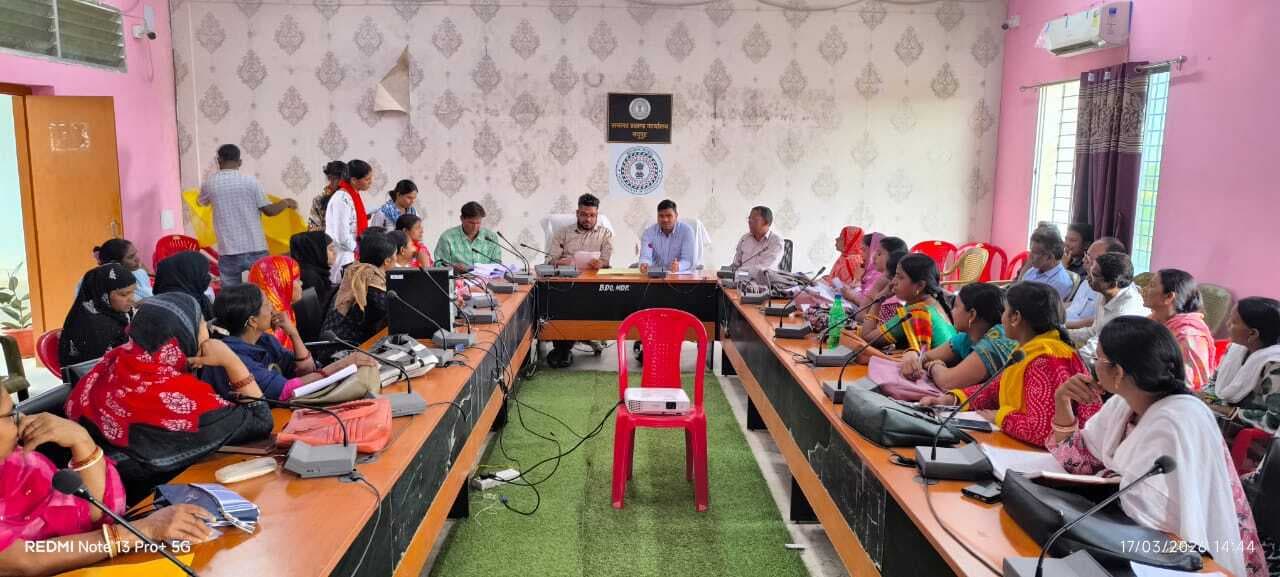 मधुपुर में बीएलओ को मिला प्रशिक्षण, घर-घर चिपकेगा नोशनल मकान नंबर