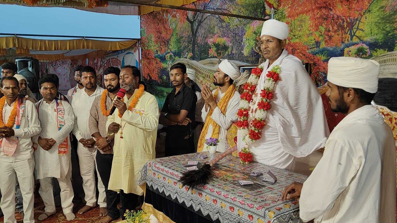 धन, पद व प्रतिष्ठा की लालसा में लोग खो रहे मानसिक शांति, गुरु ही मनुष्य को दिखा सकते हैं सही: असंग देव