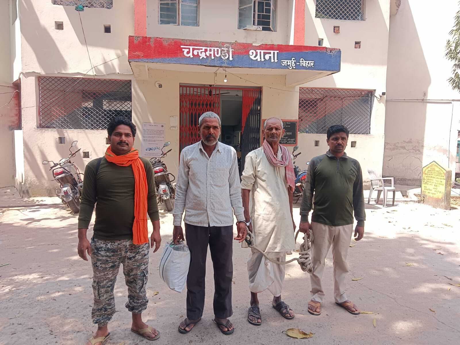 लंबे समय से फरार दो वारंटी गिरफ्तार