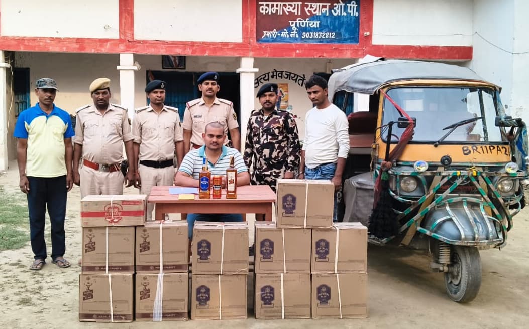 111 लीटर शराब ऑटो से बरामद, चालक गिरफ्तार