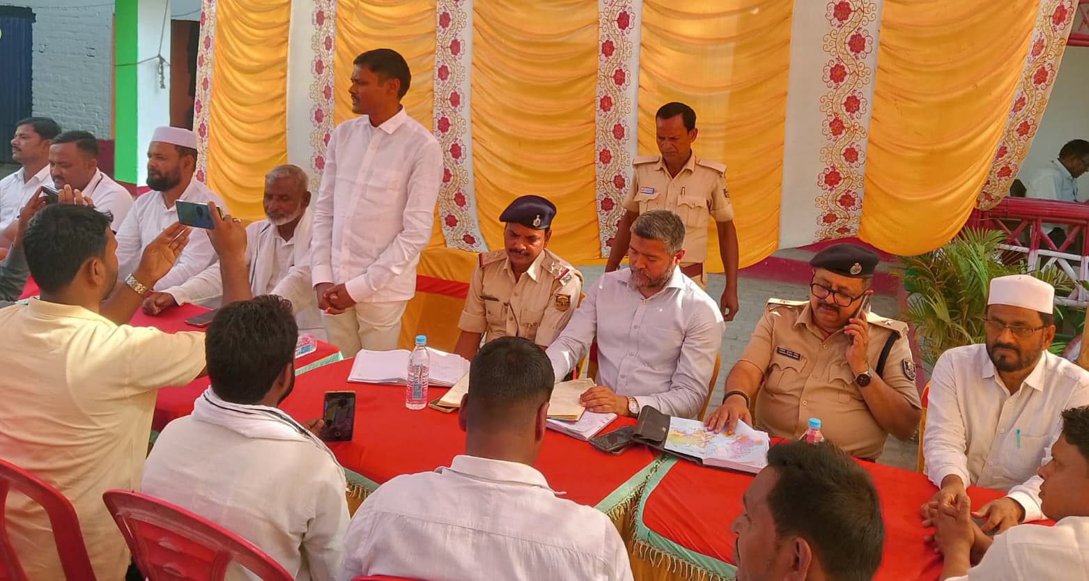 ईद व चैती दुर्गापूजा को लेकर शांति समिति की बैठक