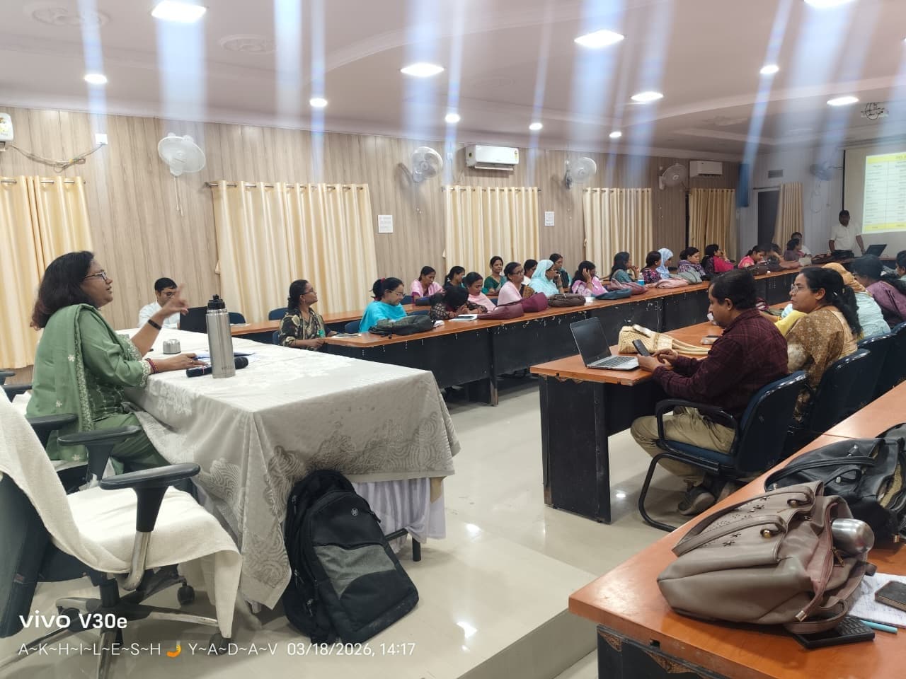 केंद्र संचालन में गड़बड़ी पर पर होगी कार्रवाई : डीपीओ