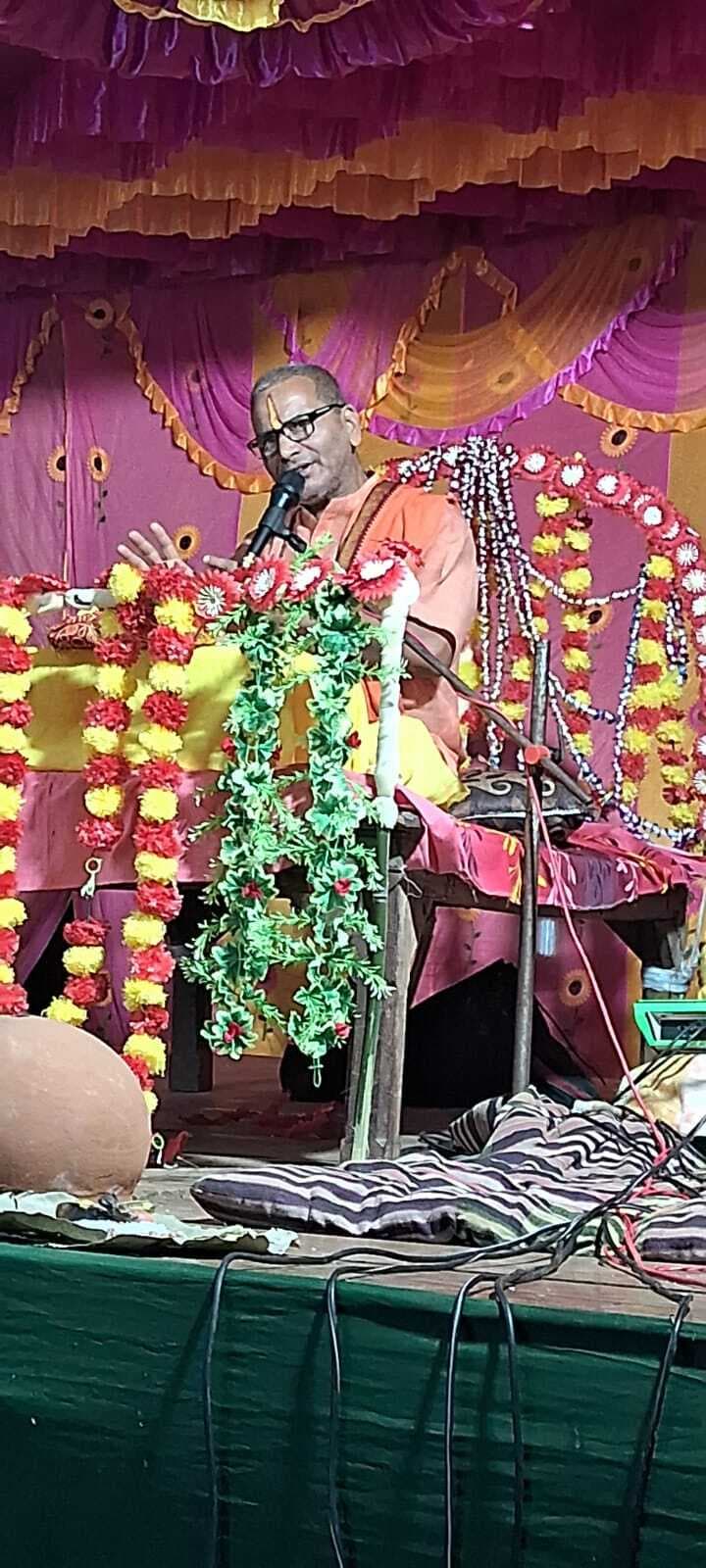 देवी महापुराण संगीतमय कथा ज्ञान यज्ञ में उमड़ी आस्था की भीड़