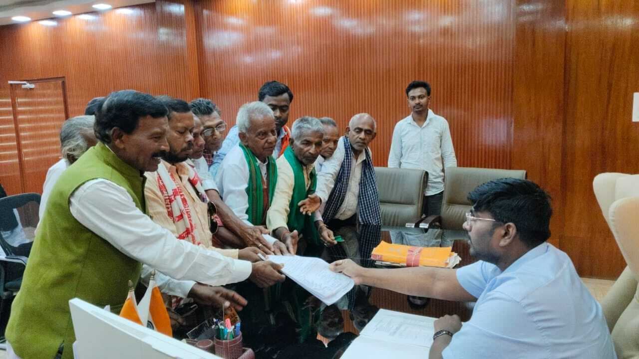 मवि, निजकजरा को उवि में अपग्रेड करने की मांग