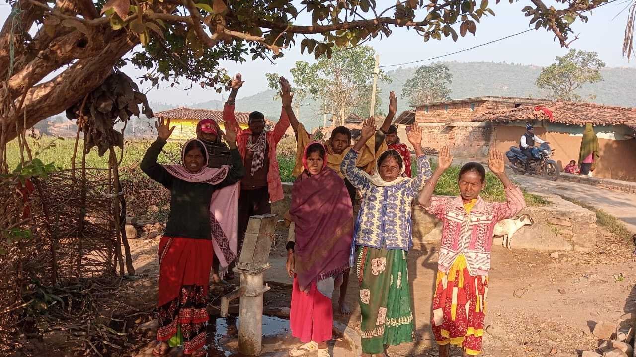 महीनों से खराब पड़ा है चापाकल, नल-जल योजना की सुविधा नहीं