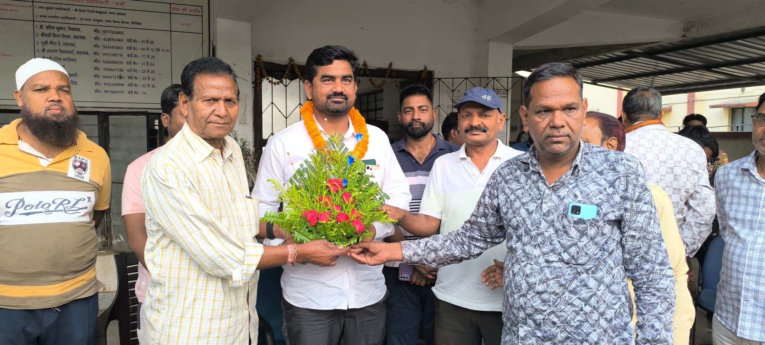 Giridih News :नगर निगम कार्यालय पहुंचे डिप्टी मेयर, सफाई कर्मचारियों से की मुलाकात