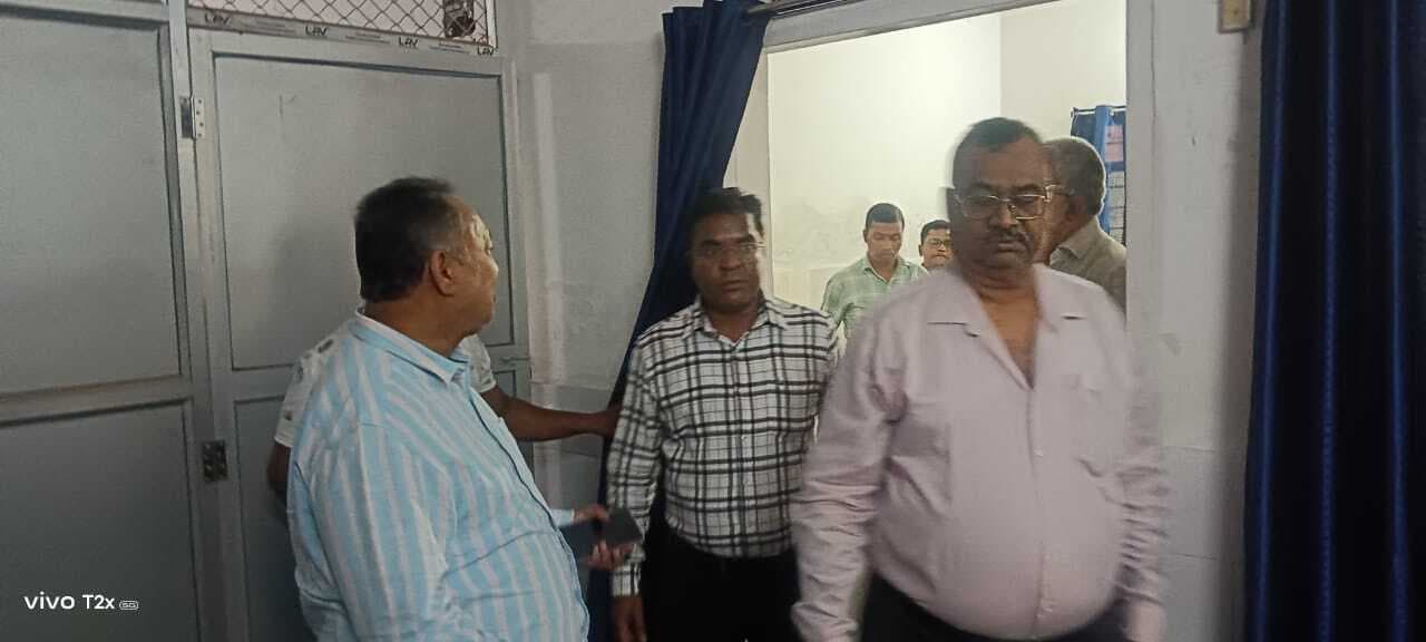 Giridih News :प्रसव के लिए आयी महिला को सीएचसी से रेफर करने की सीएस ने की जांच