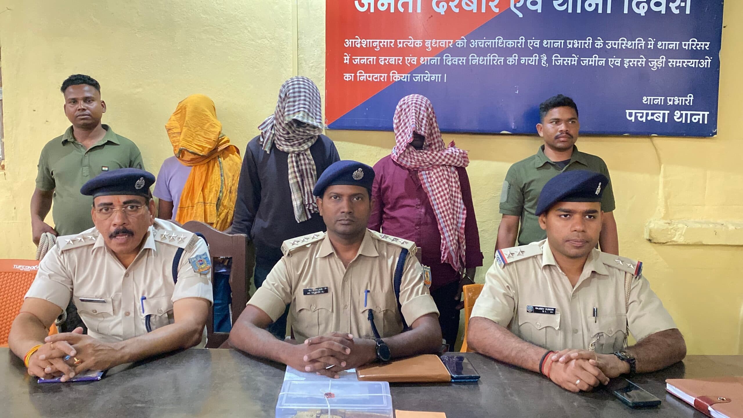 Giridih News :ज्वेलरी दुकान में चोरी की योजना बना रहे तीन गिरफ्तार, कट्टा बरामद