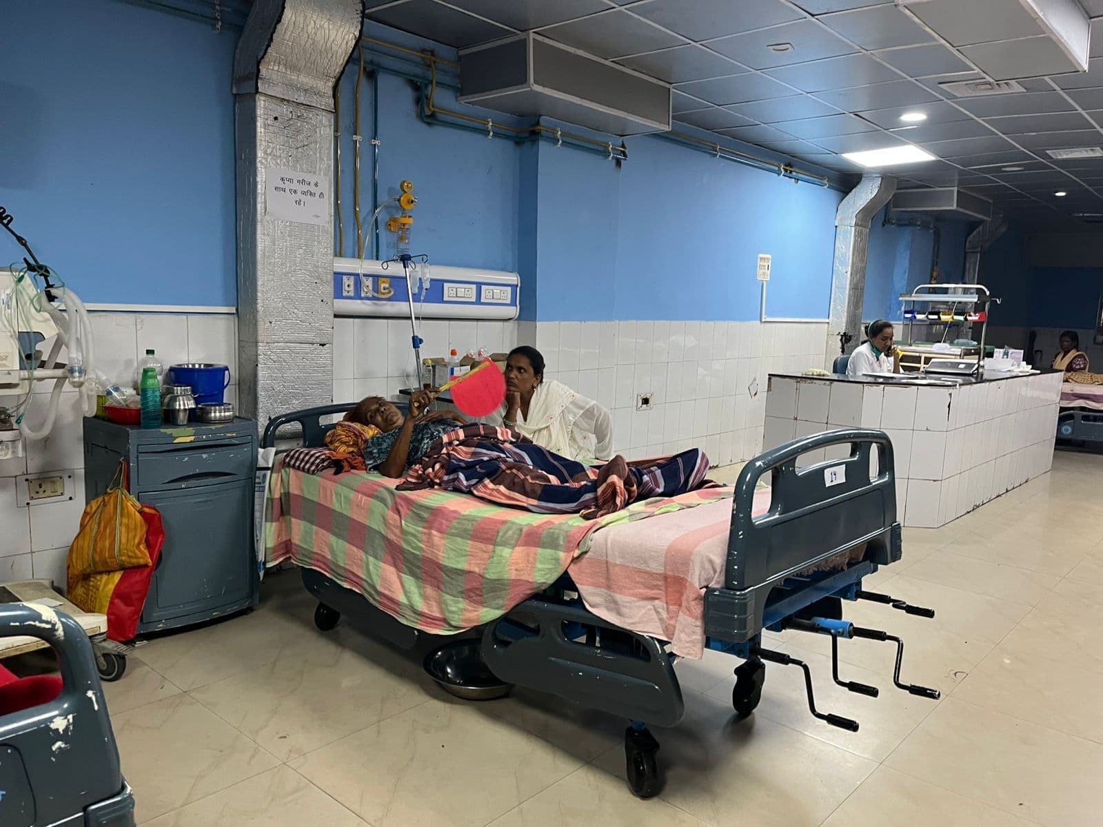 Dhanbad News: एसएनएमएमसीएच इमरजेंसी में ऑन कॉल सिस्टम से इलाज प्रभावित, मरीज घंटों इंतजार को विवश