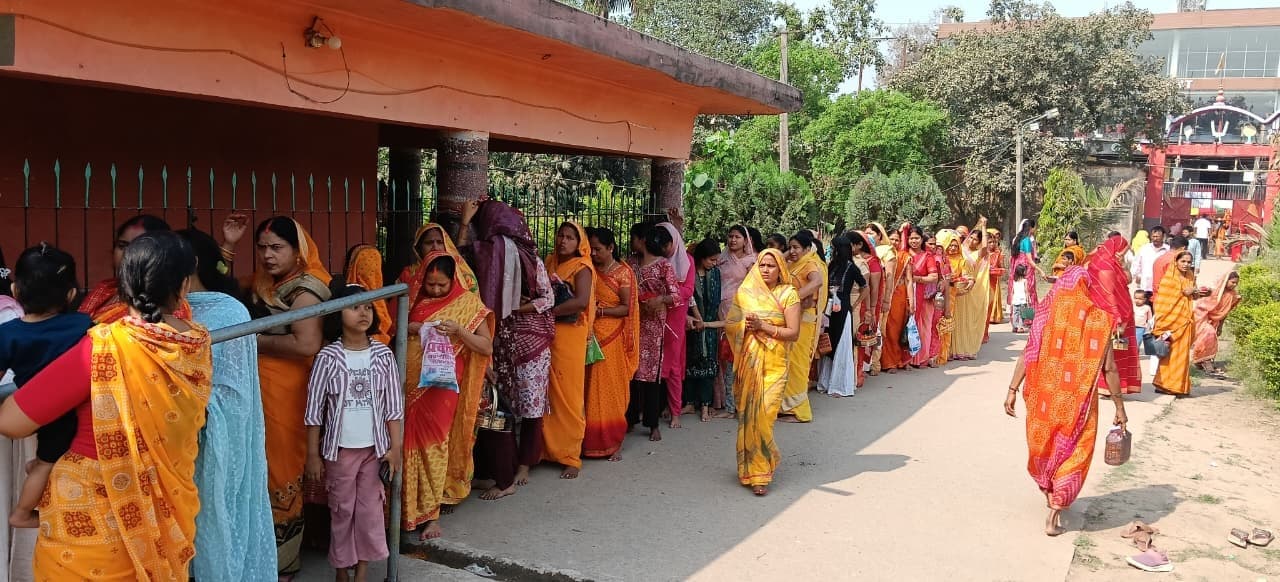 पहले दिन शक्ति के भक्ति में लीन रहे श्रद्धालु