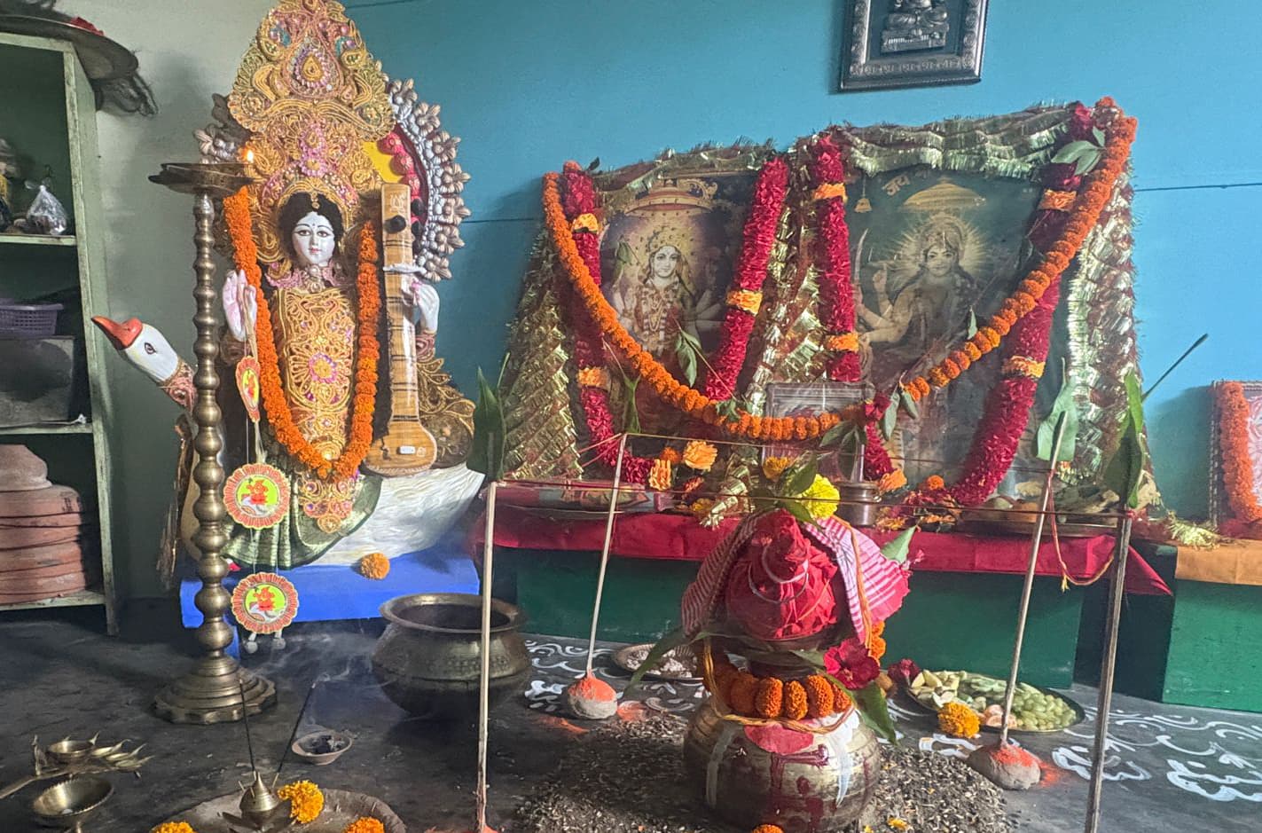 वासंतिक नवरात्र: मंत्रोच्चार के साथ की गयी कलश की स्थापना, गूंजे जयकारे