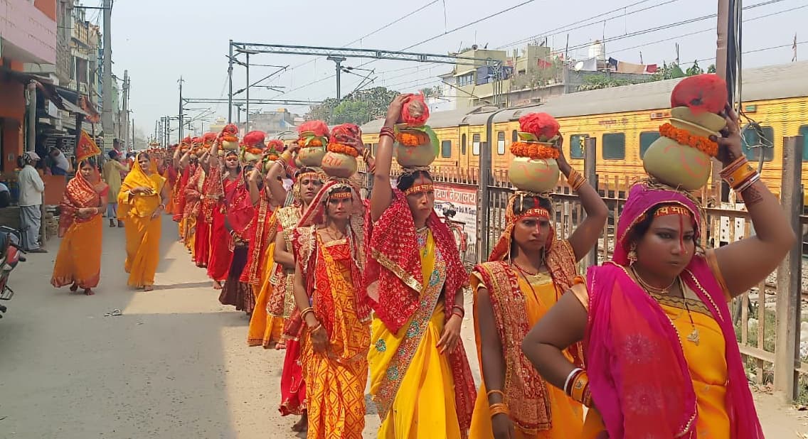 कजरा में 108 महिलाओं ने निकाली भव्य कलश शोभा यात्रा