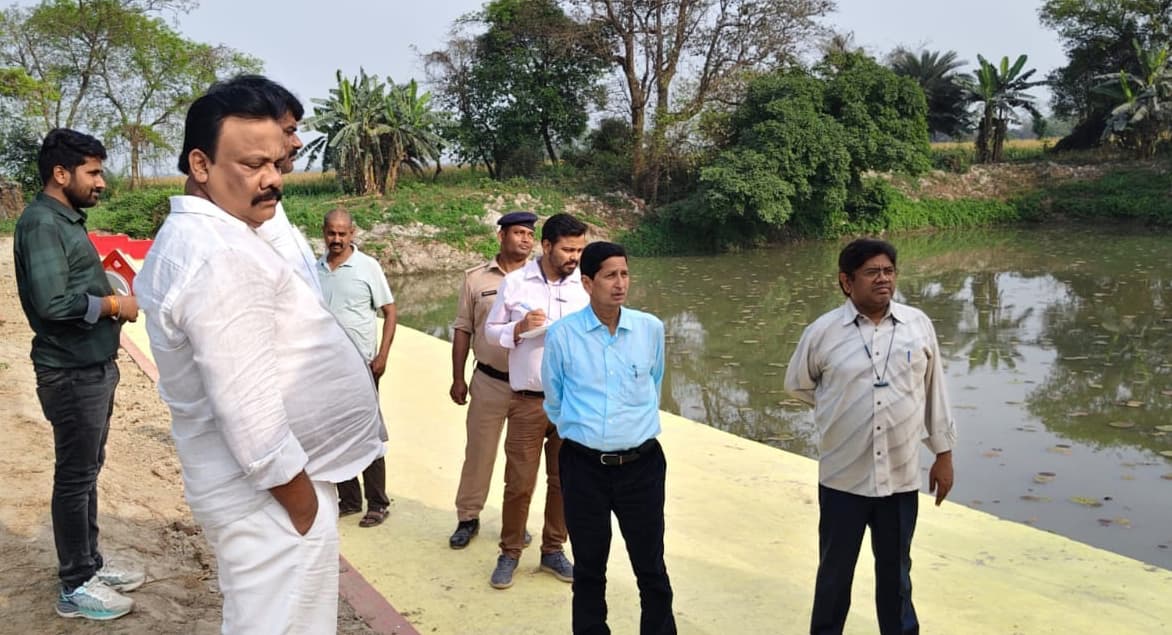 उपविकास आयुक्त ने किया छठ घाटों का निरीक्षण, दिए कई निर्देश