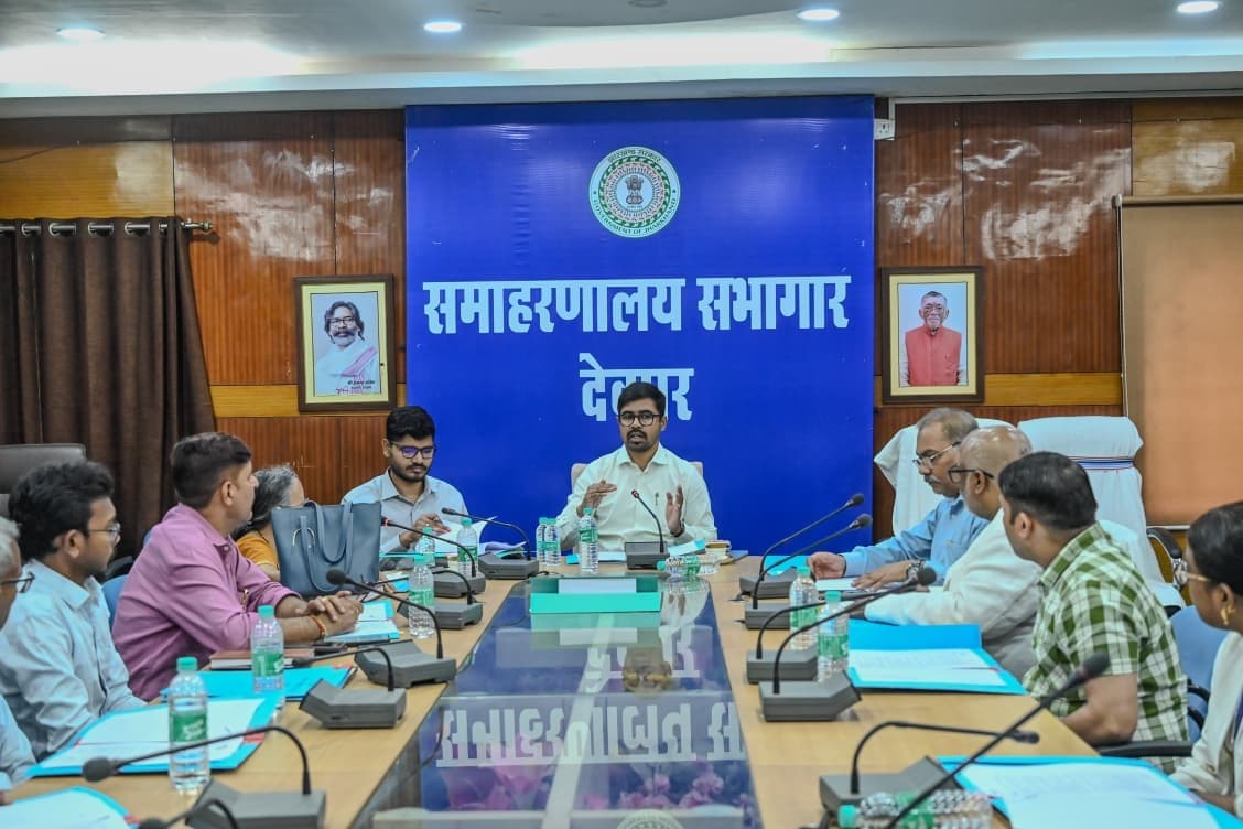 Deoghar News : जिलावासियों को गुणवत्तापूर्ण व समयबद्ध स्वास्थ्य सेवाएं देना सर्वोच्च प्राथमिकता : डीसी