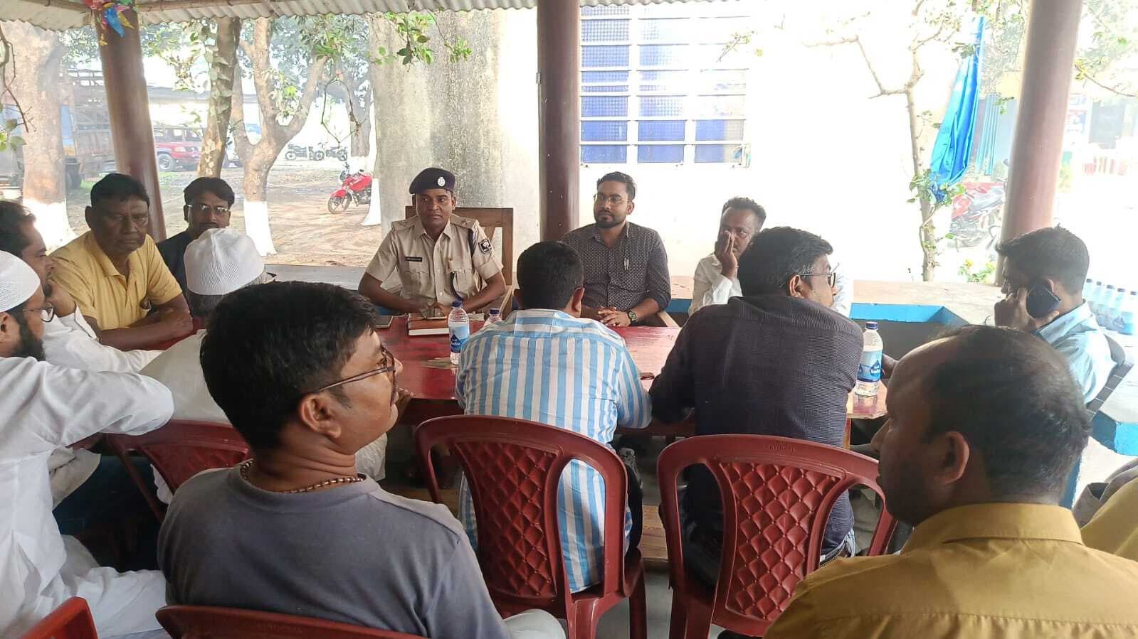 ईद व रामनवमी को ले टेढ़ागाछ थाना परिसर में शांति समिति की बैठक आयोजित