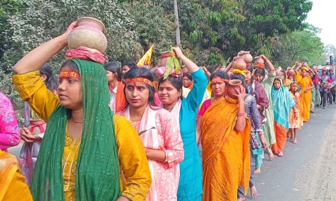 शोभायात्रा के साथ कुर्माडीह गांव में बैष्णो माता पूजनोत्सव शुरू