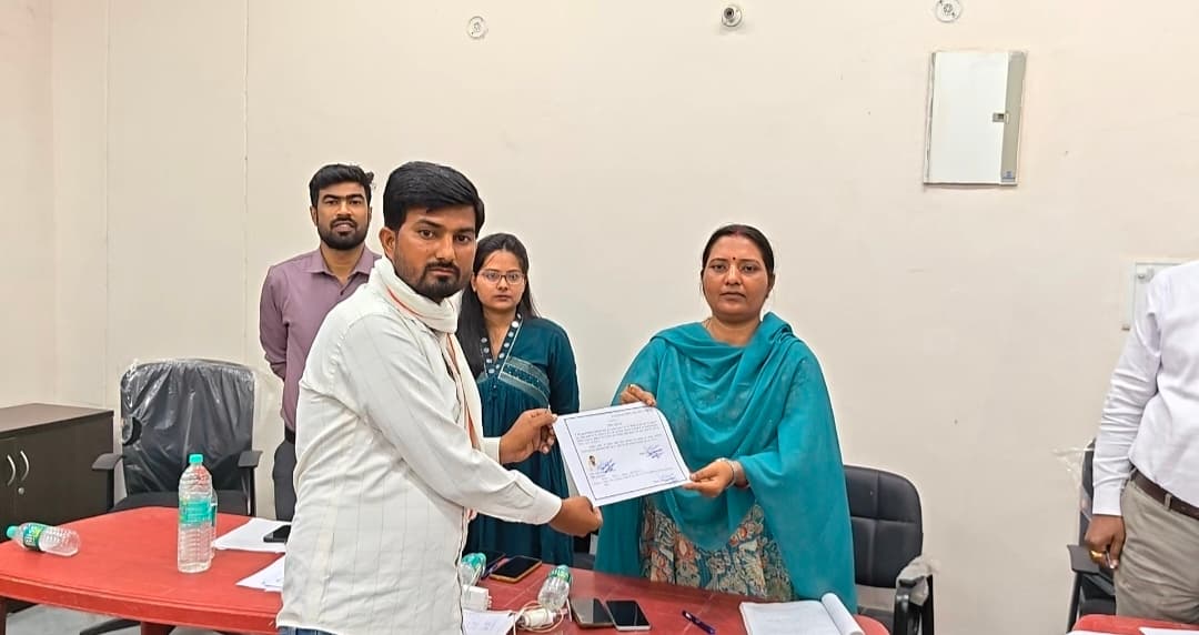 हसनगंज, 545 मत से जीत दुसरी बार मो मखदूम बने अध्यक्ष