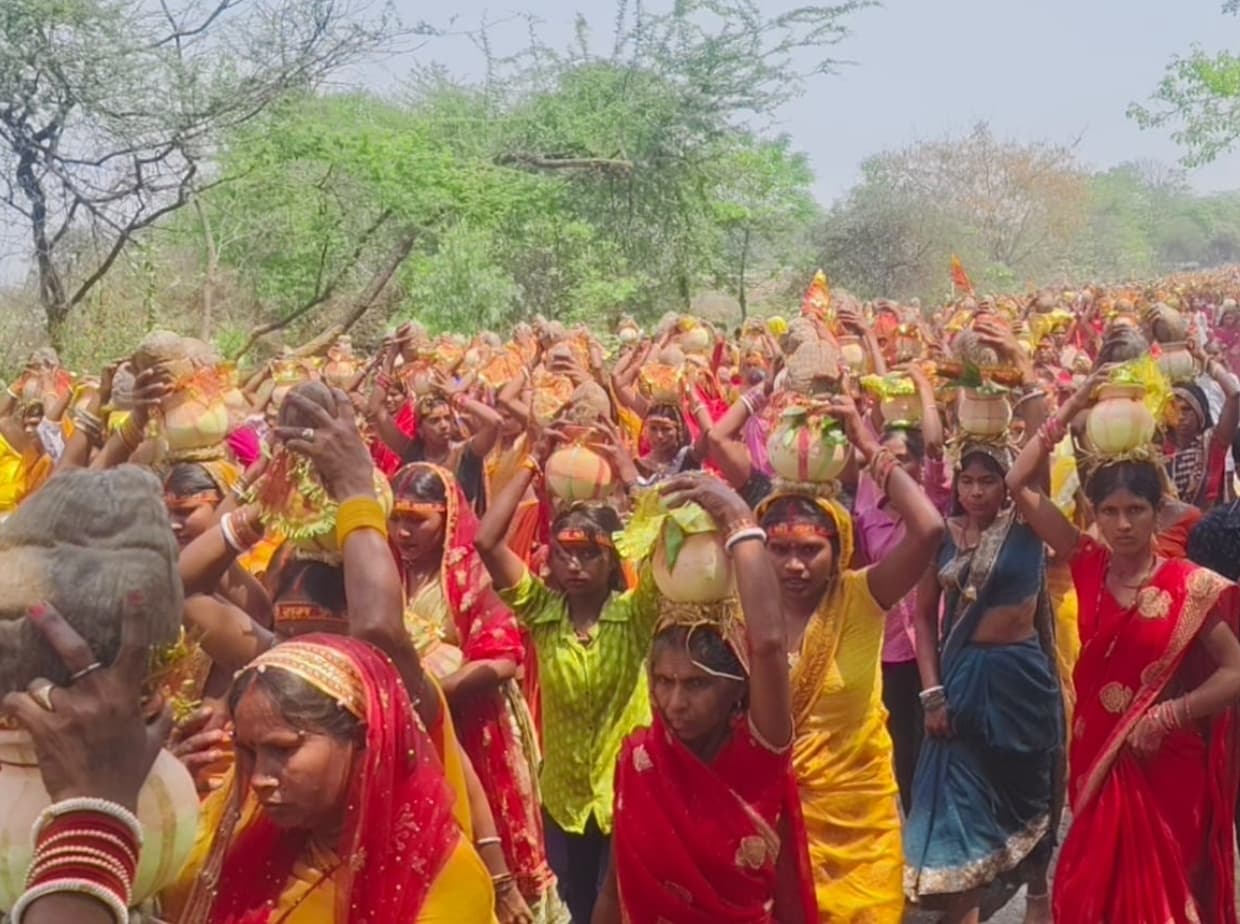 भव्य कलश यात्रा के साथ रामचरितमानस महायज्ञ शुरू
