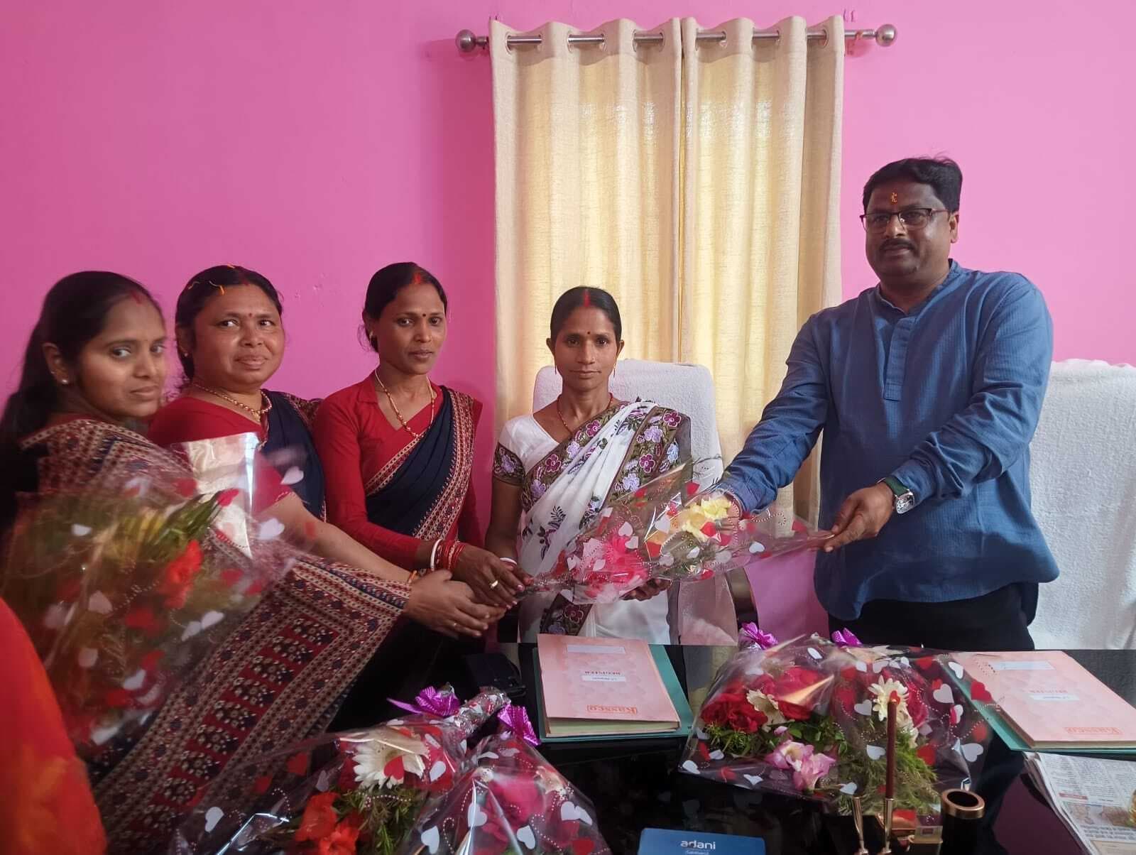 Giridih News :नगर पंचायत कार्यालय कक्ष का उद्घाटन, विकास कार्यों को ले बनी रूपरेखा