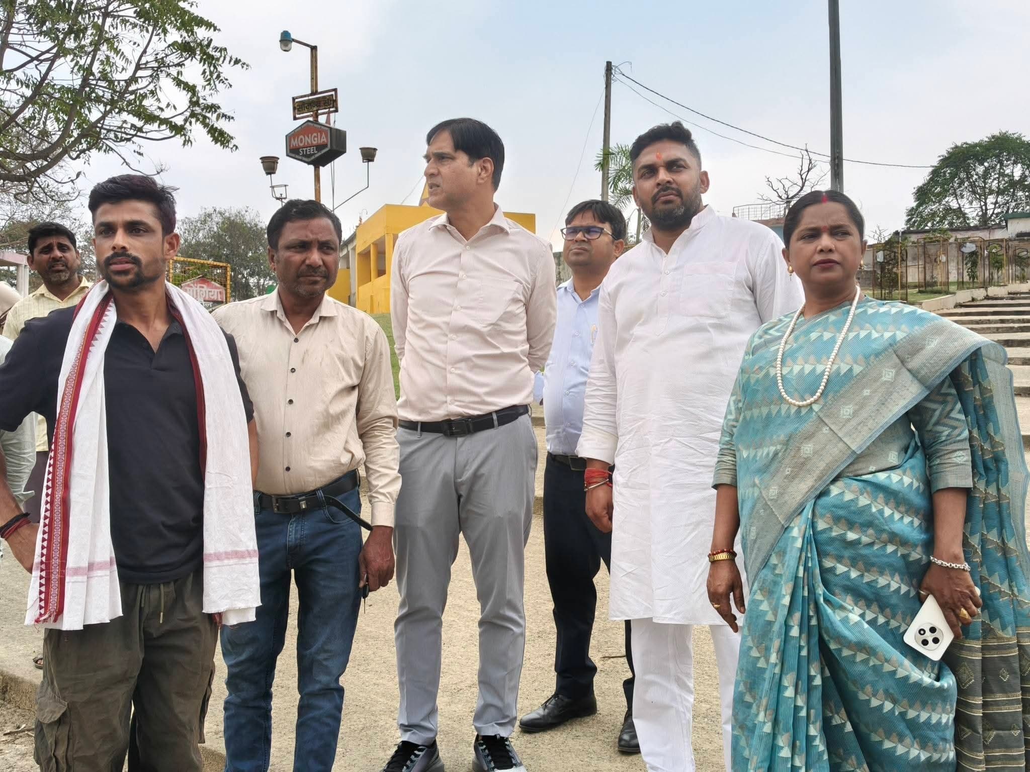 Giridih News :मेयर व उप नगर आयुक्त ने किया छठ घाटों का निरीक्षण