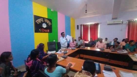 एसआइआर को लेकर पोड़ैयाहाट में बीएलओ को दिया जा रहा प्रशिक्षण