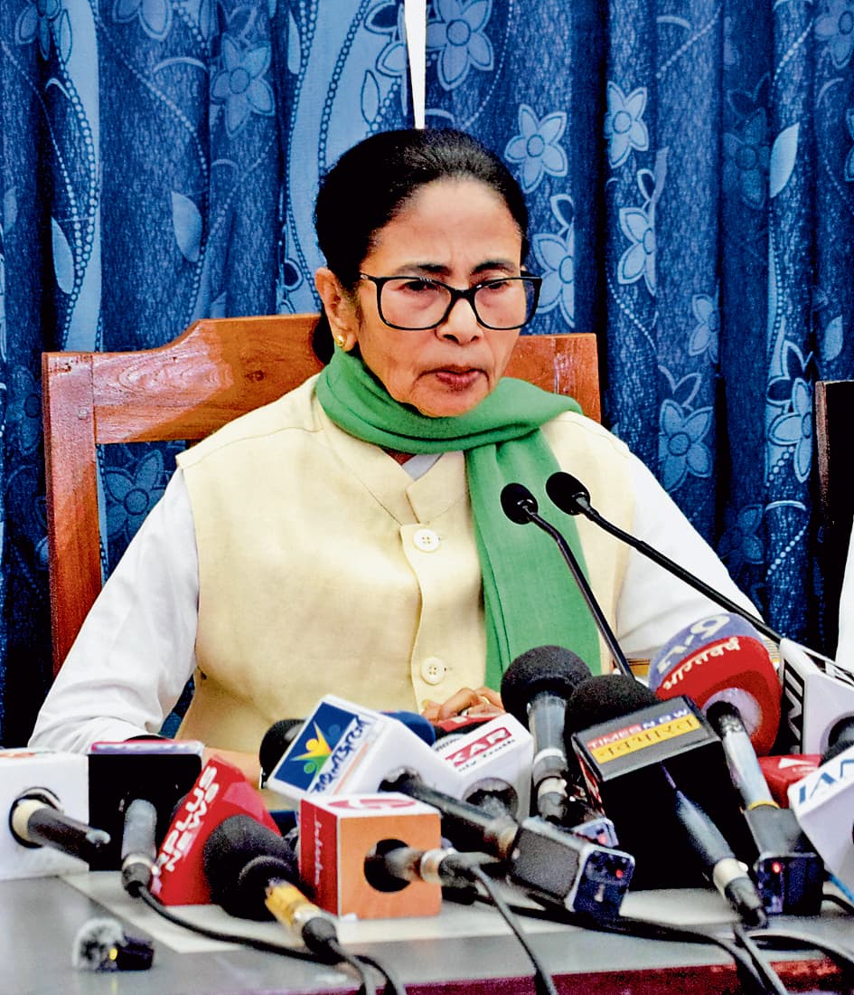 राज्य में राष्ट्रपति शासन और अघोषित आपातकाल जैसे हालात : ममता