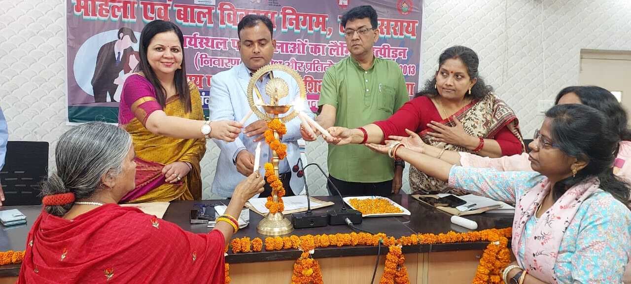 महिलाओं के उत्थान व सशक्तिकरण के लिए हो रही अनेक योजनाएं संचालित: डीएम