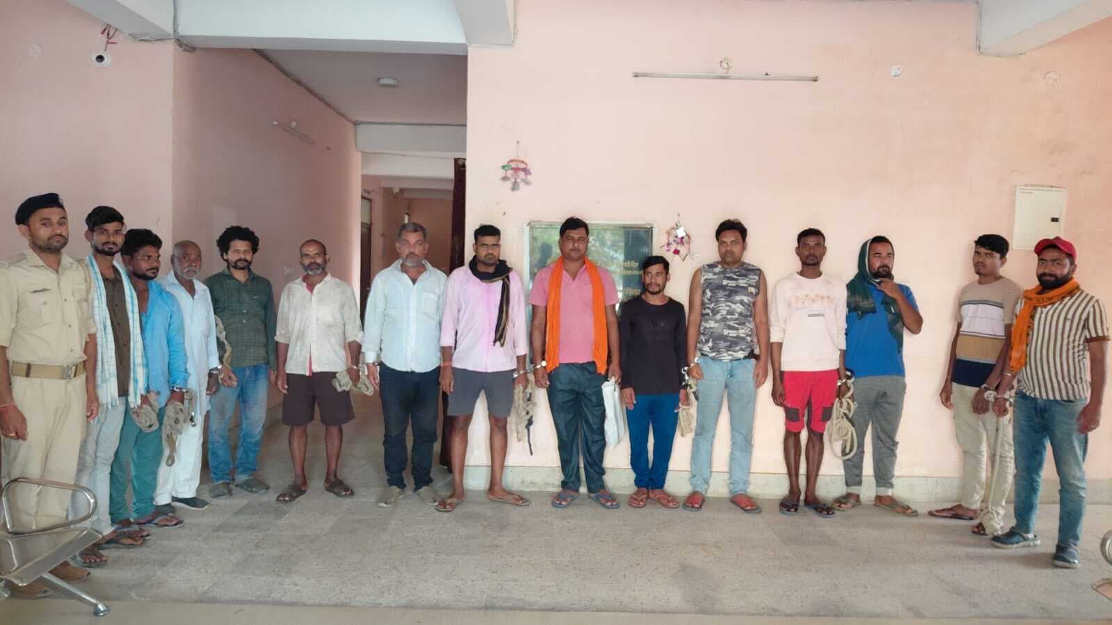 अलग-अलग थाना क्षेत्रों से 14 शराबी गिरफ्तार