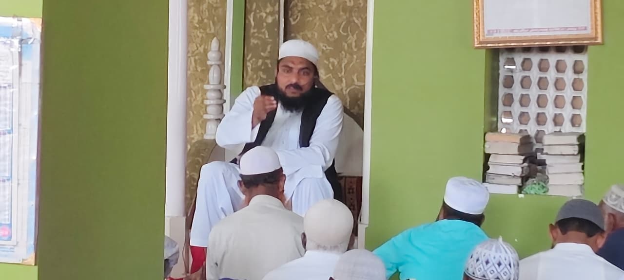 अकीदत के साथ अदा की अलविदा जुमे की नमाज, आज मनेगी ईद