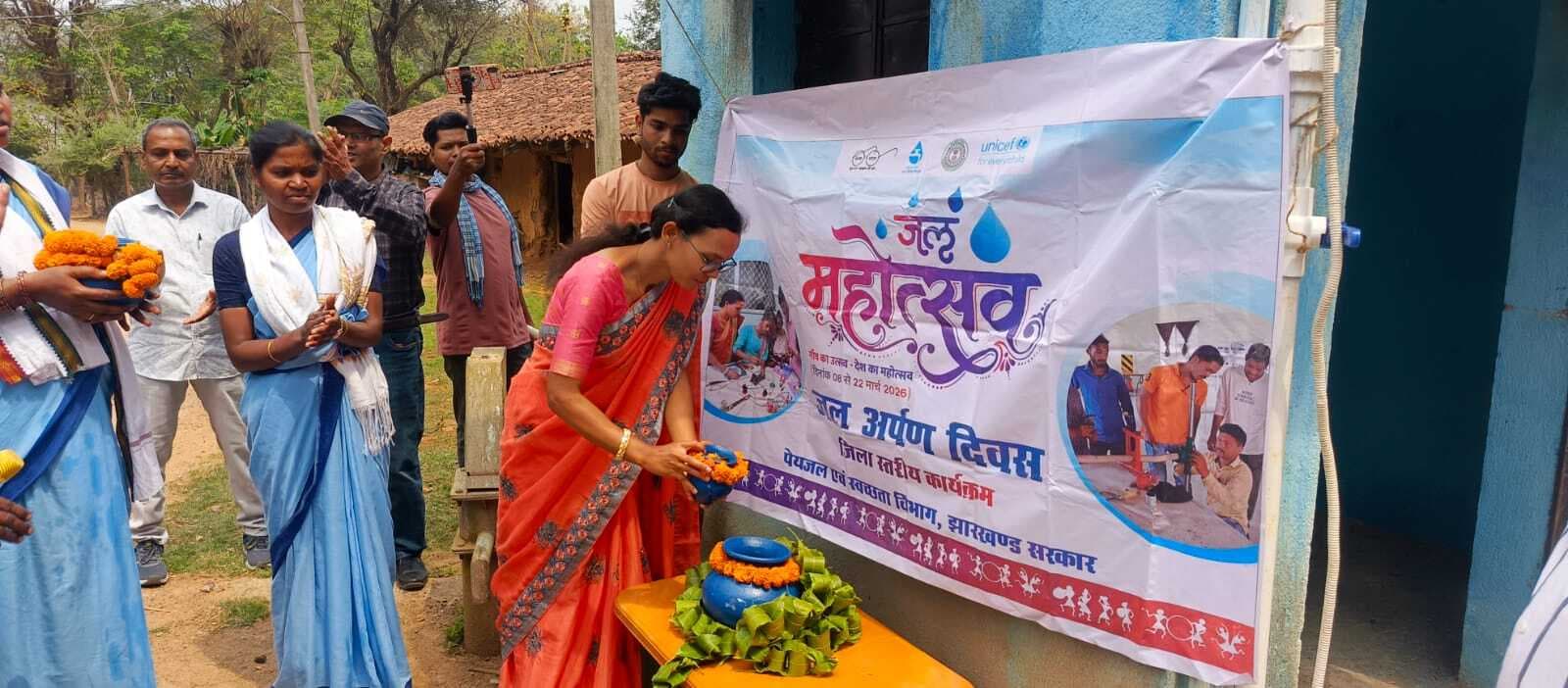 मुरहू के घघारी में जलार्पण कार्यक्रम