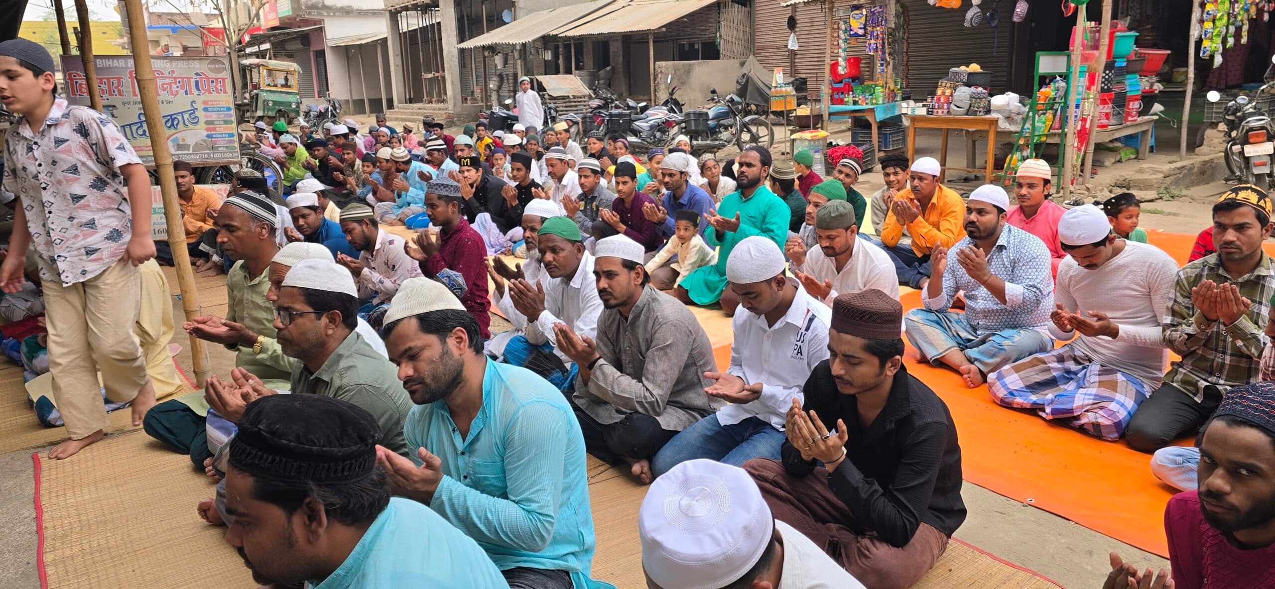 अलविदा जुमा की नमाज में उमड़ी अकीदतमंदों की भीड़