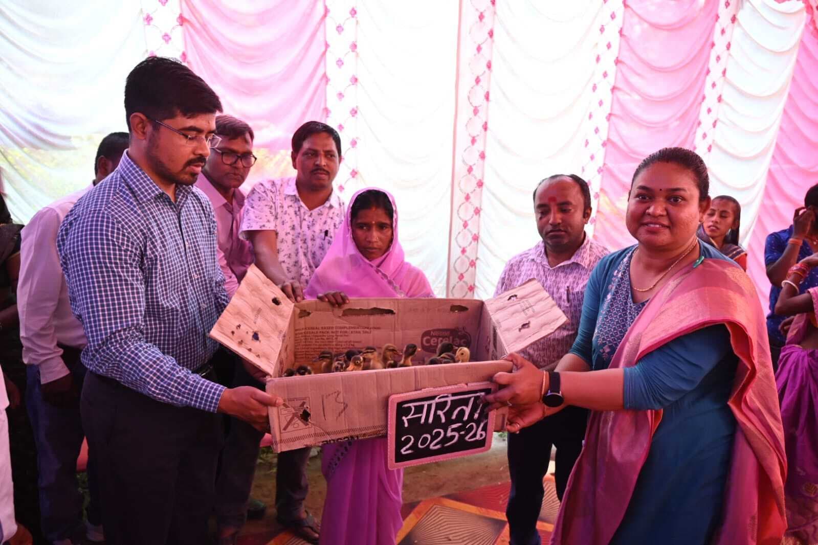 Deoghar News : पशु मेले में बंटी गयीं संपत्तियां, वैज्ञानिक तरीके से पशुपालन पर जोर