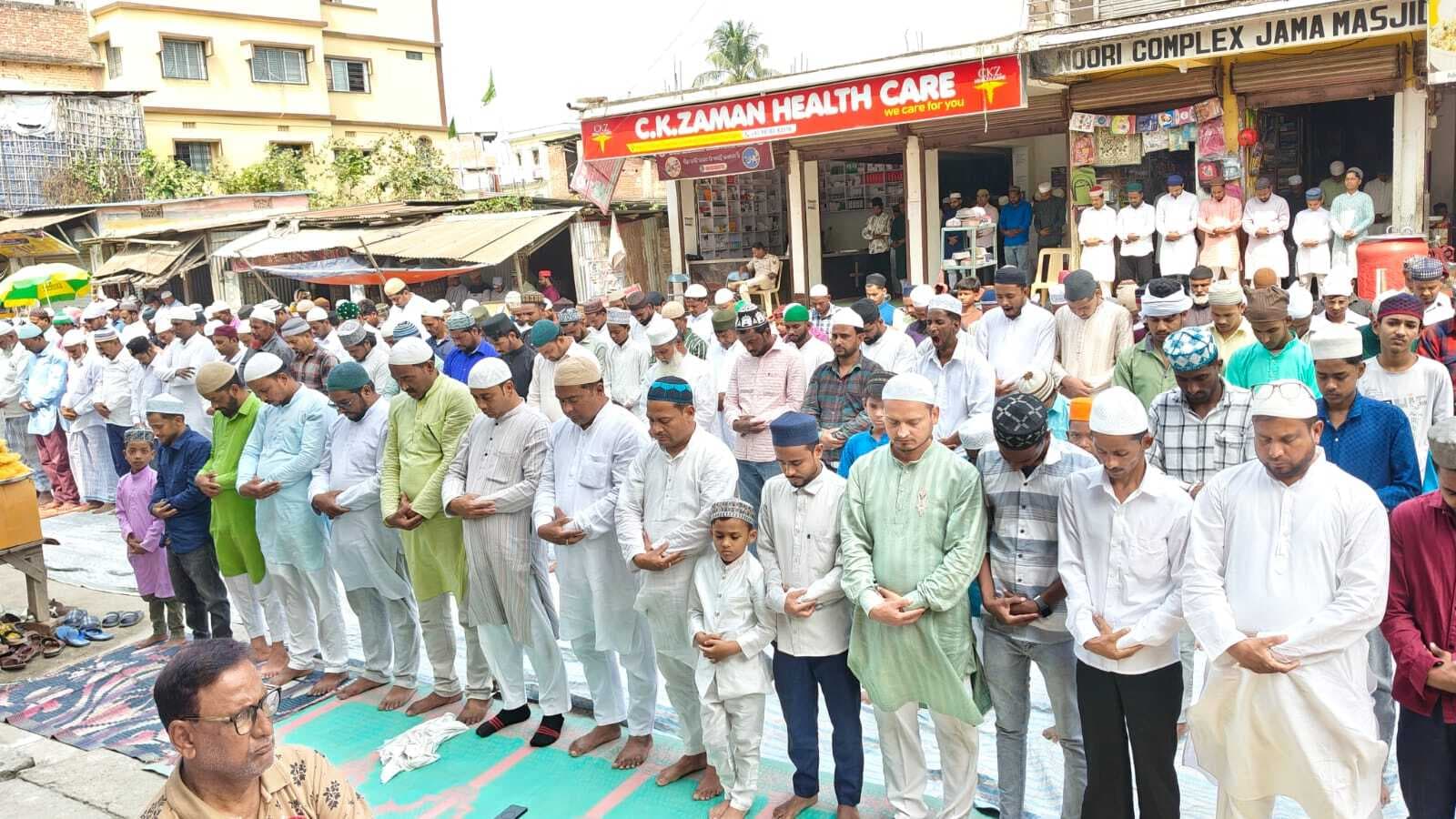 अकीदतमंदों ने अता की अलविद जुमे की नमाज