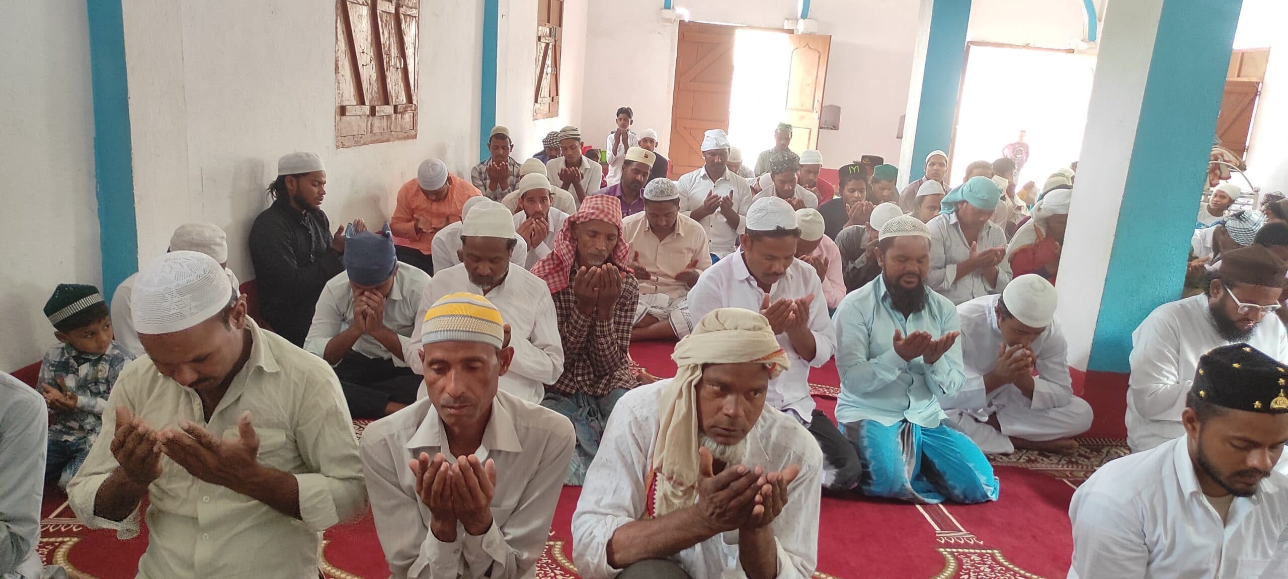 माह अलविदा की नमाज़ इंसानियत व भाईचारे का दे गया पैग़ाम