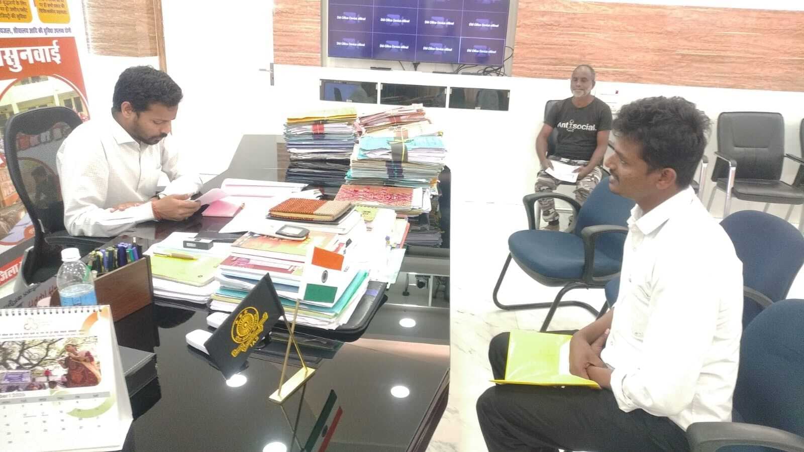 सात निश्चय 3 के अंतर्गत सबका सम्मान–जीवन आसान को प्रभावी बनाने हेतु जिलाधिकारी ने आमजनों की समस्याएं सुनीं