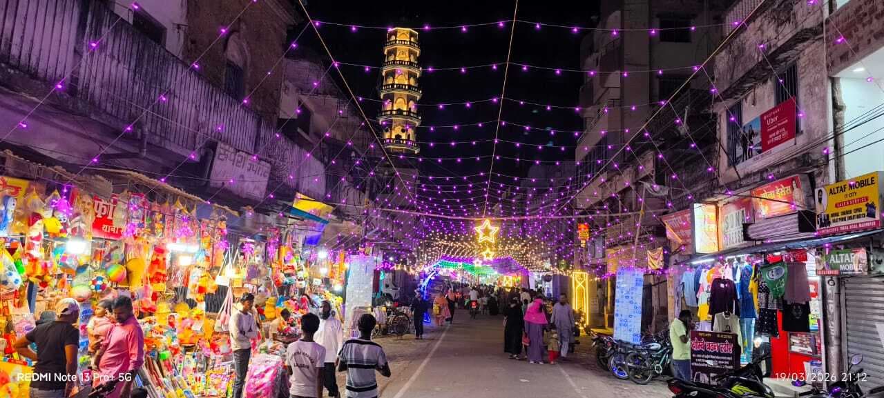 ईद मिलन को लेकर युवाओं ने मोहल्लों को सजाया