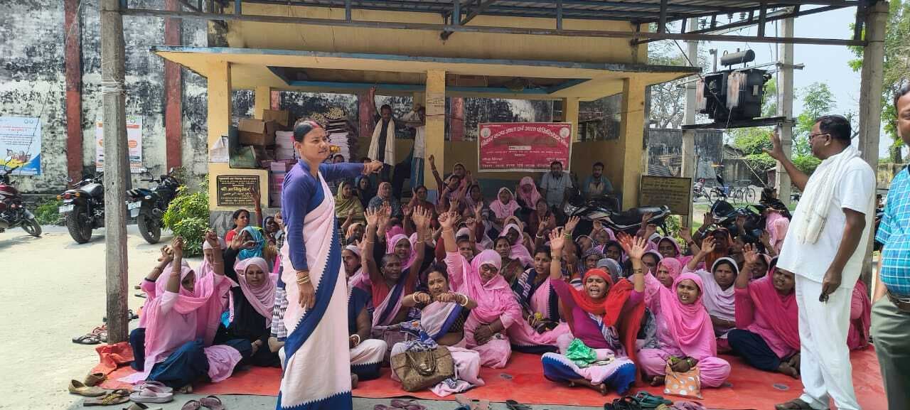 राशि का भुगतान नहीं होने पर आशा का प्रदर्शन