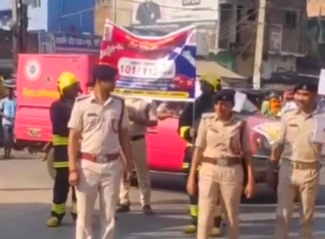 आग लगने से घबराएं नहीं, अग्निशमन विभाग को तुरंत सूचित करें