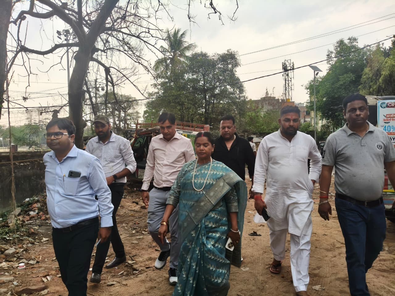 Giridih News :पार्किंग स्थल व 45 दुकानों के निर्माण के लिए जमीन की गयी चिह्नित