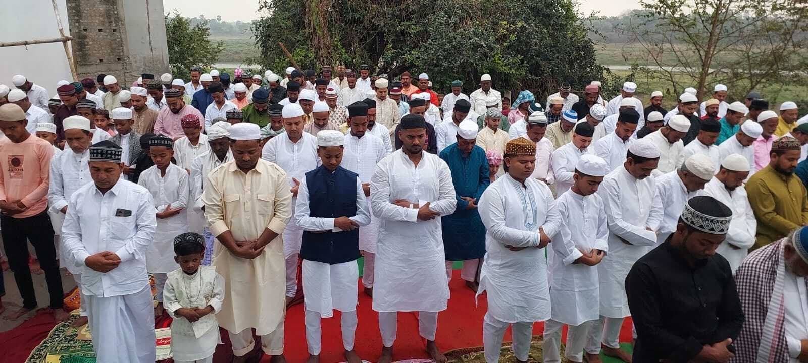 ईद पर डीएम ने दिया भाईचारे का संदेश