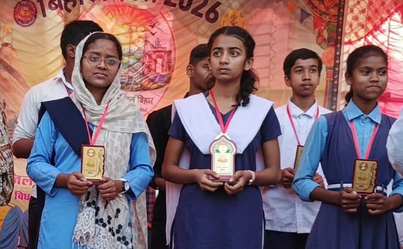 चित्रकला में साक्षी को मिला प्रथम स्थान