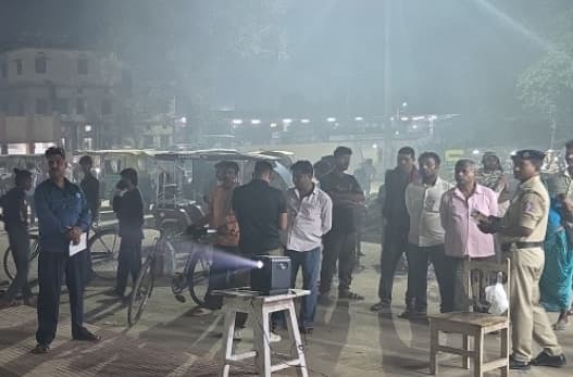 रेलवे स्टेशन परिसर में अग्निशमन विभाग ने चलाया जागरूकता अभियान