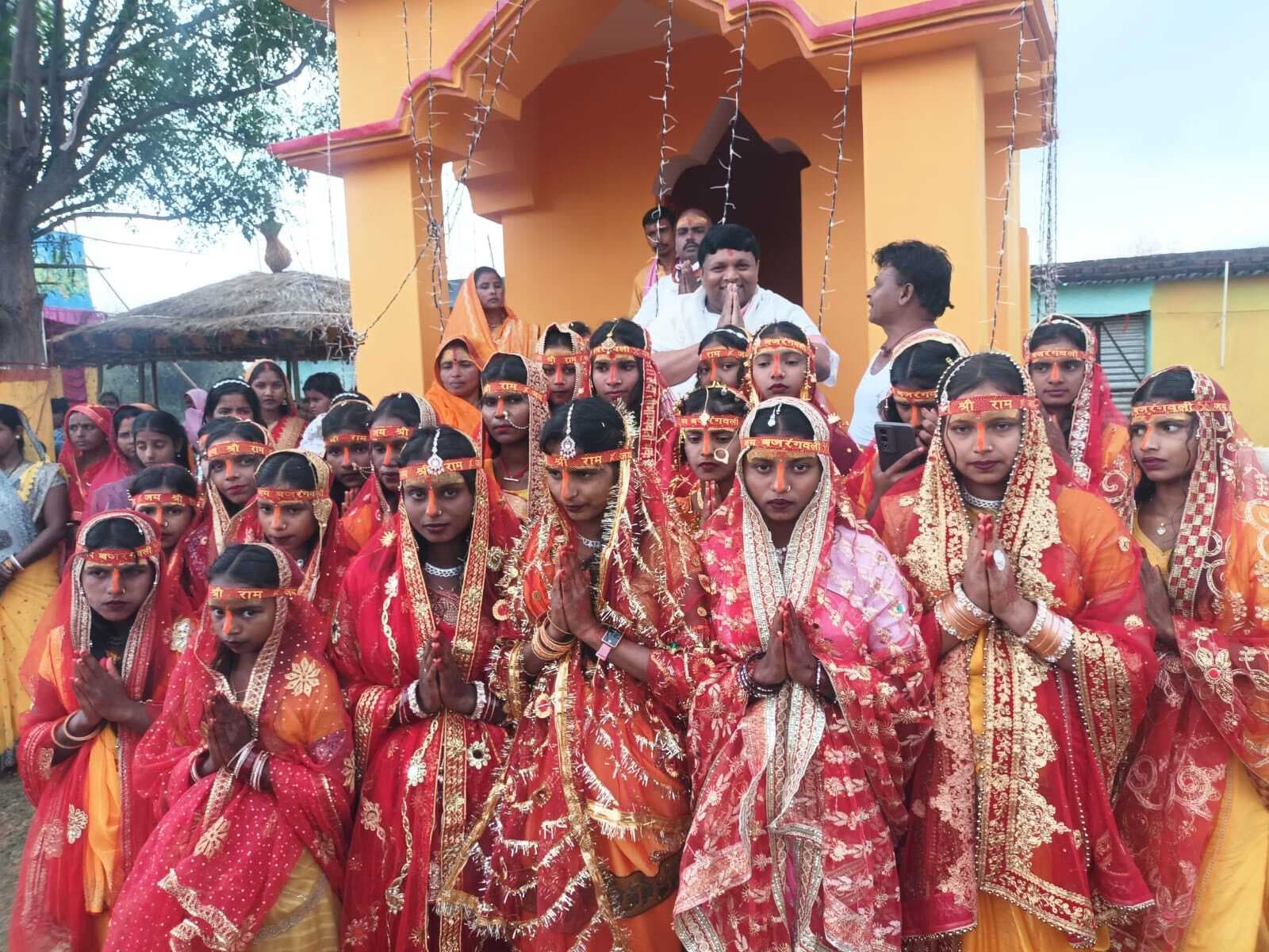 सारवां: प्राण-प्रतिष्ठा के लिए निकाली गयी कलश यात्रा