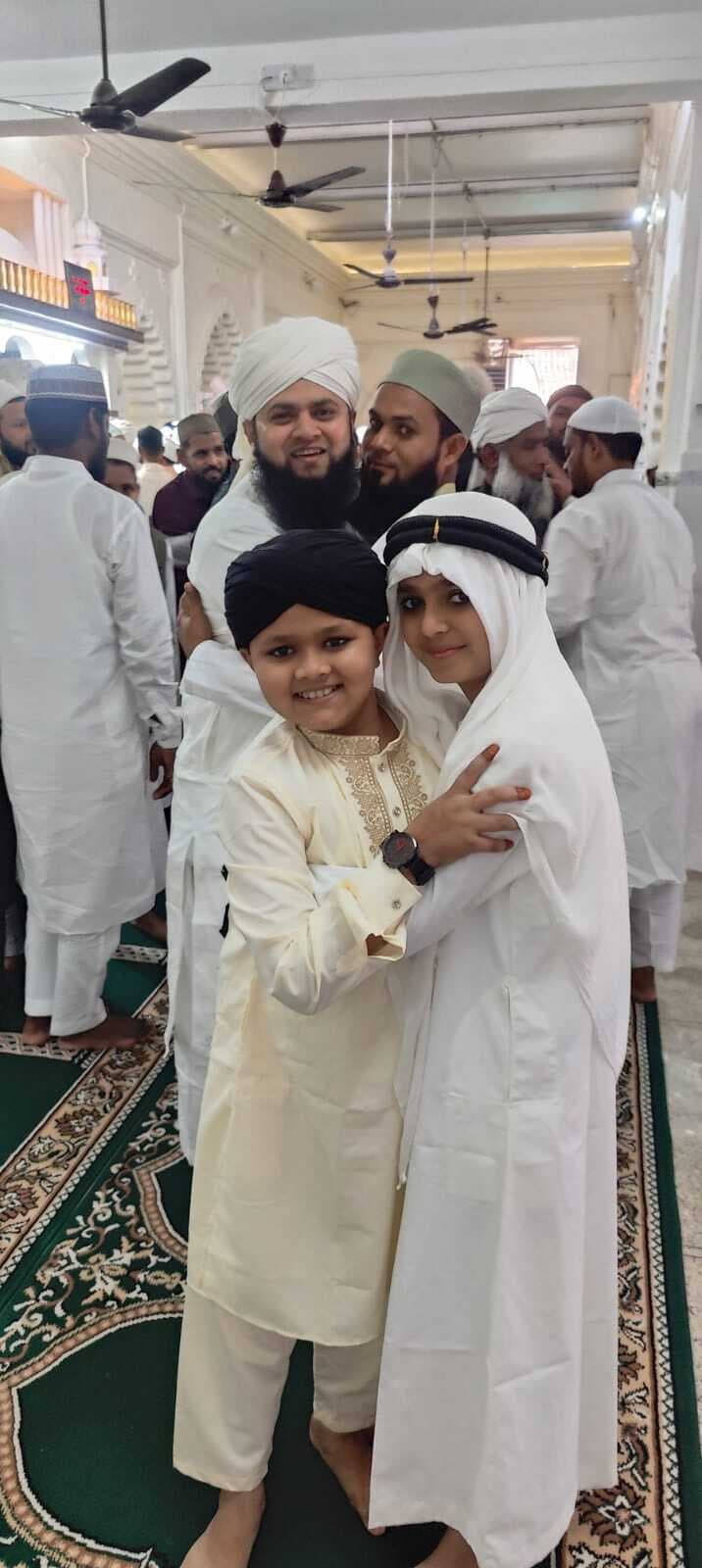 जिले में हर्षोल्लास के साथ मनी ईद, विश्व शांति की दुआ की