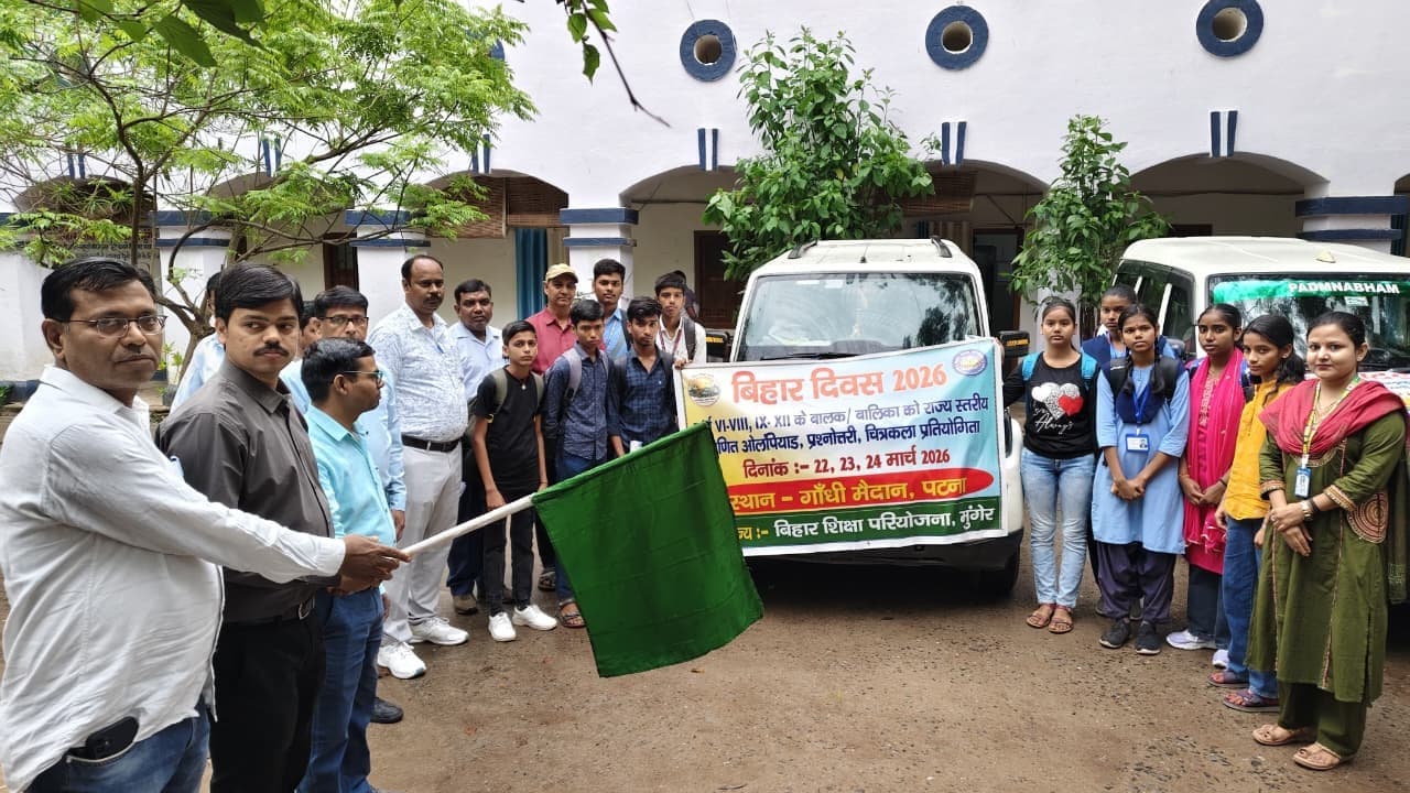 बिहार दिवस 2026 में भाग लेने मुंगेर के छात्र-छात्राएं रवाना