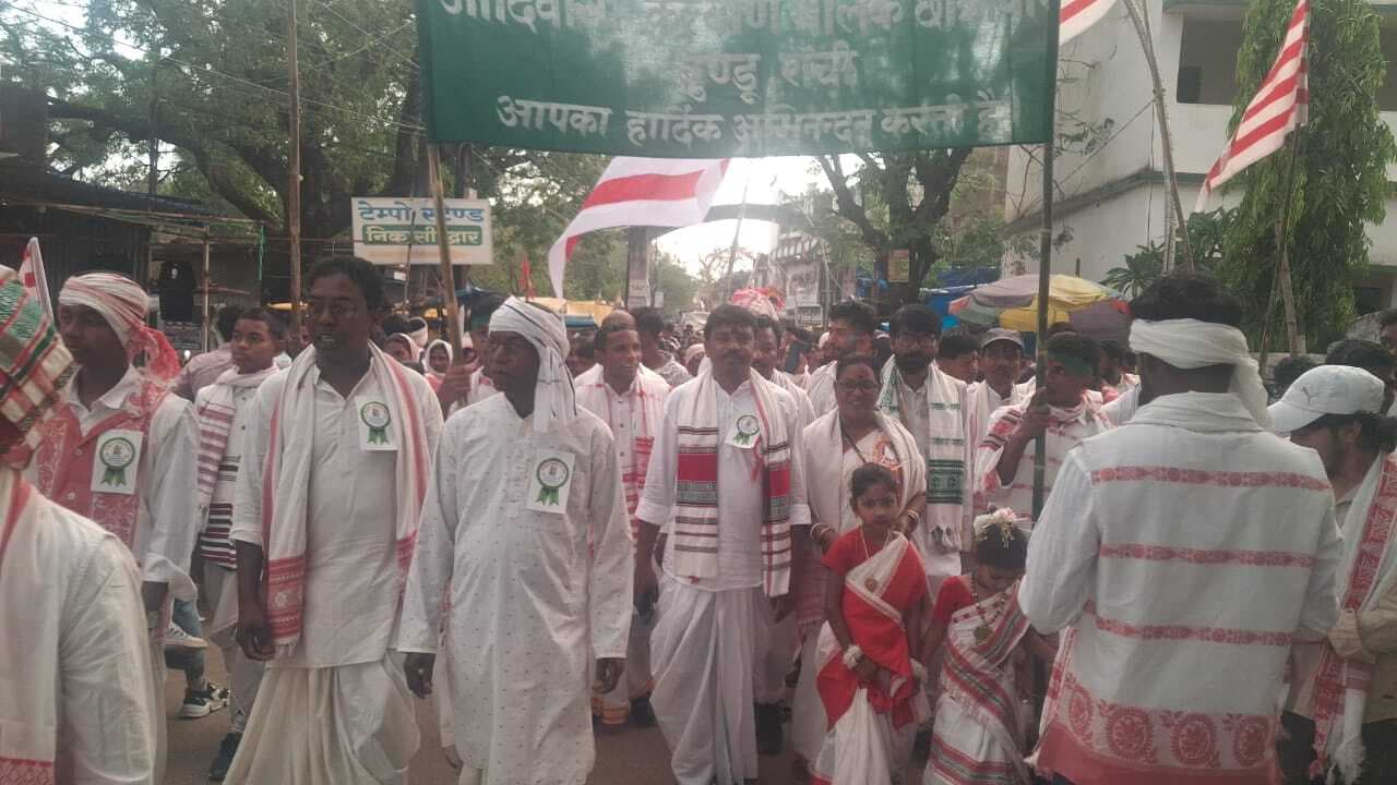 बुंडू में निकली सरहुल की शोभायात्रा, ढोल मंदार से खूब थिरके लोग