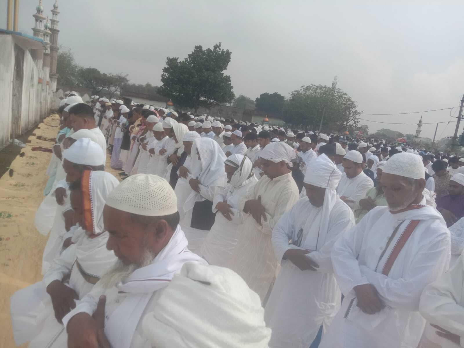 हर्षोल्लास के साथ मनायी गयी ईद-उल-फितर